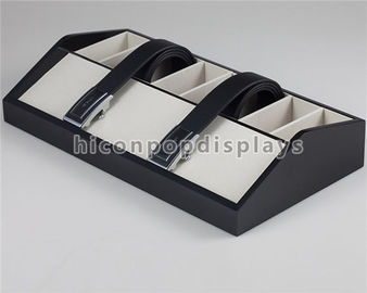 China Tischplatten-hölzerne Präsentationsständer-schwarzes Ledergürtel-Einkommen für Mode-Speicher fournisseur
